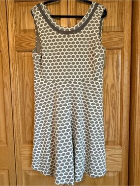 Grey and White Sleeveless Patterned Dress